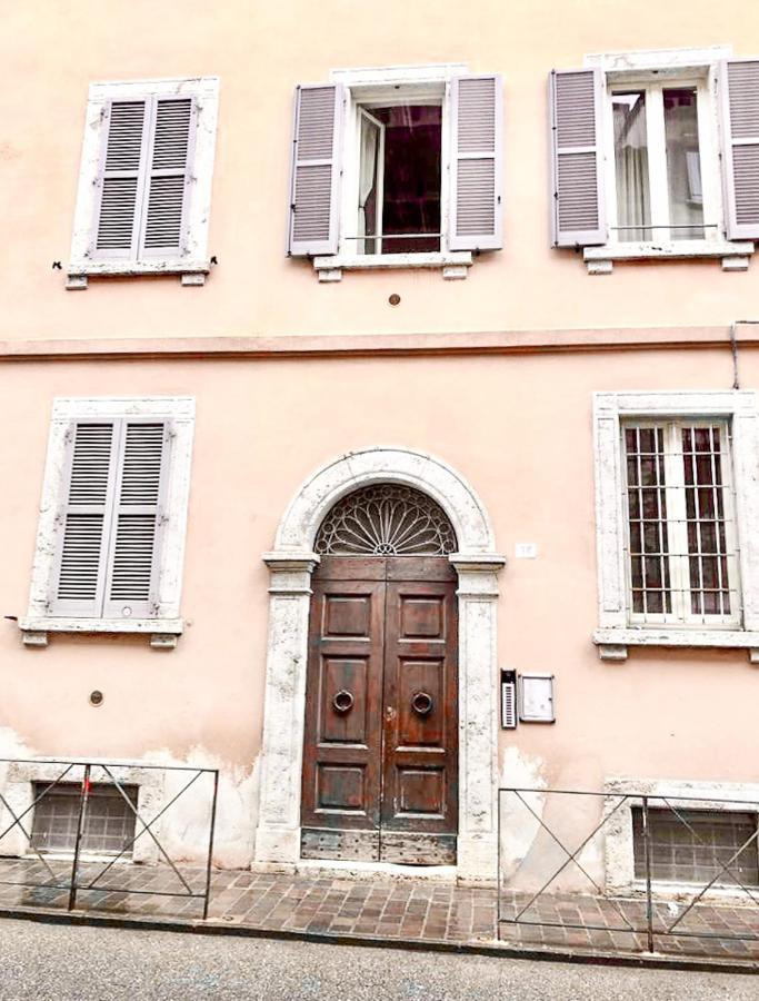Chic Apartment In The Historic Center Of بيرودجا المظهر الخارجي الصورة
